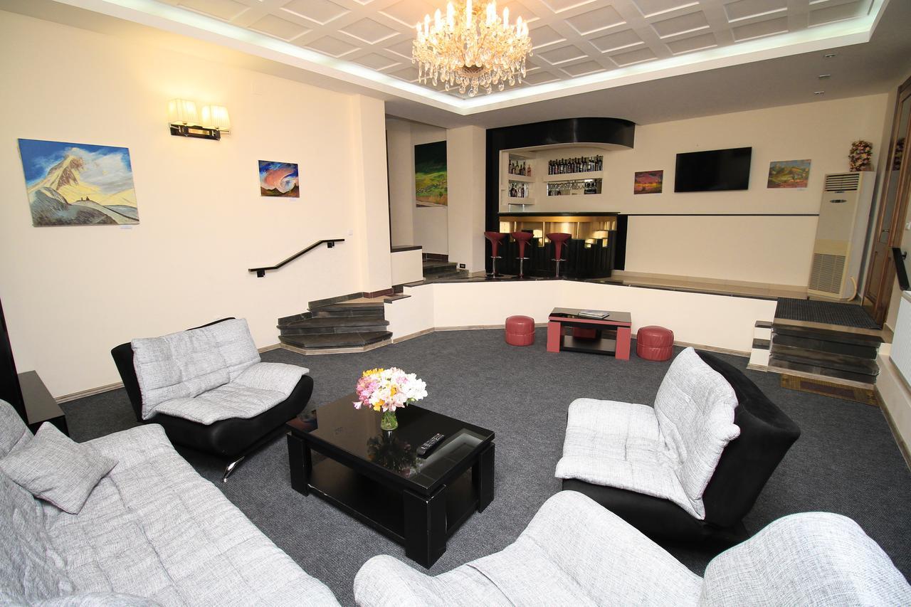 Tiflis House Hotel ภายนอก รูปภาพ